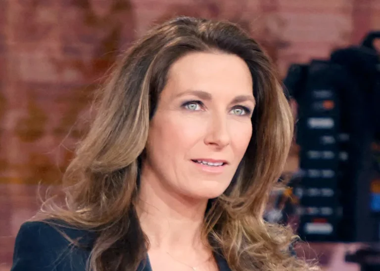 Salaire Anne Claire Coudray