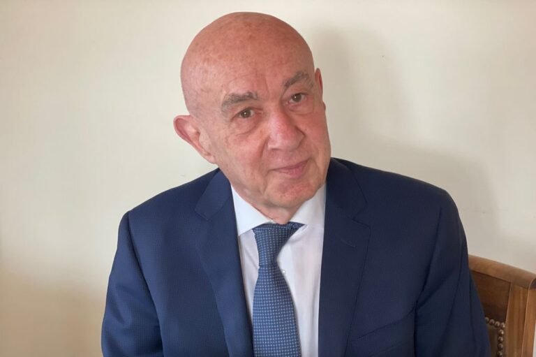 claude malhuret fortune